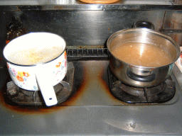 左が麺で右がスープ